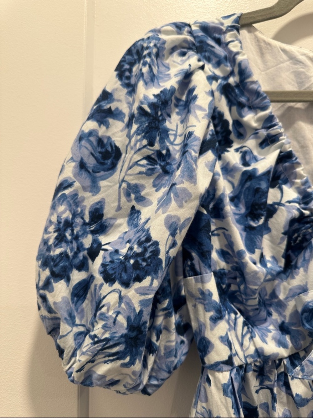 NWOT Abercrombie & Fitch Floral Puff Sleeve Blue White Dress XSP - Picture 3 of 5